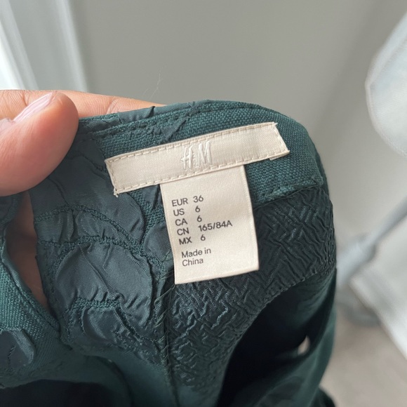 Forest green silhouette dress H&M SIZE 6 (fits more like a 4) - Picture 4 of 7